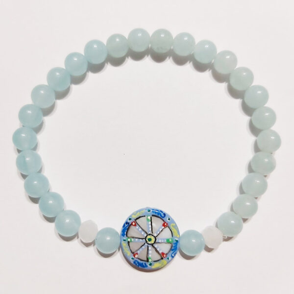 Bracciale con madreperla, giada e cristalli