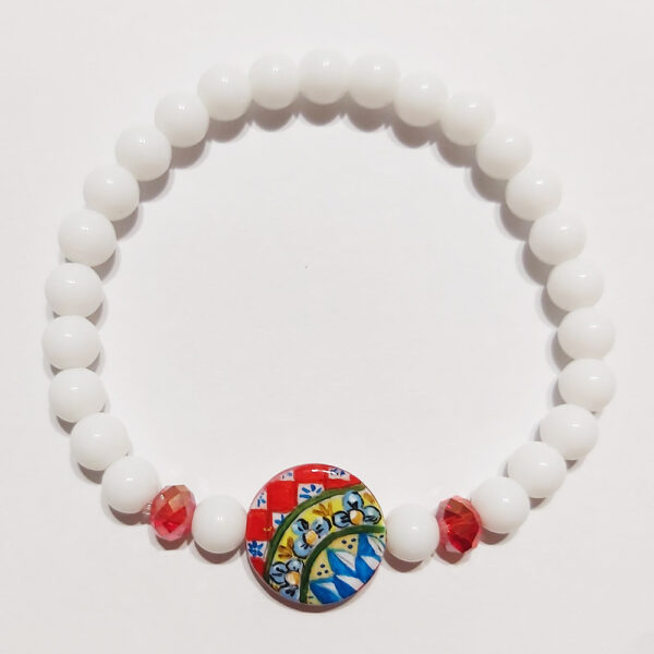 Bracciale con madreperla, giada e cristalli