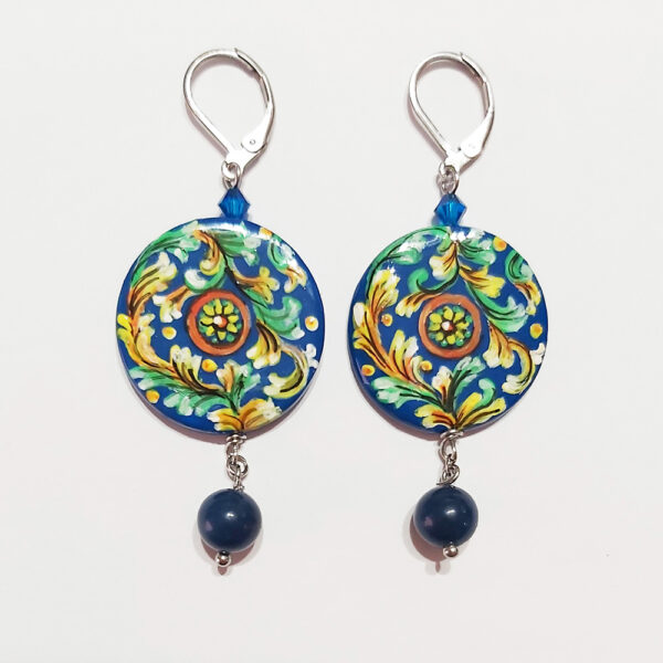 Orecchini con madreperla, acciaio, giada e cristalli Swarovski